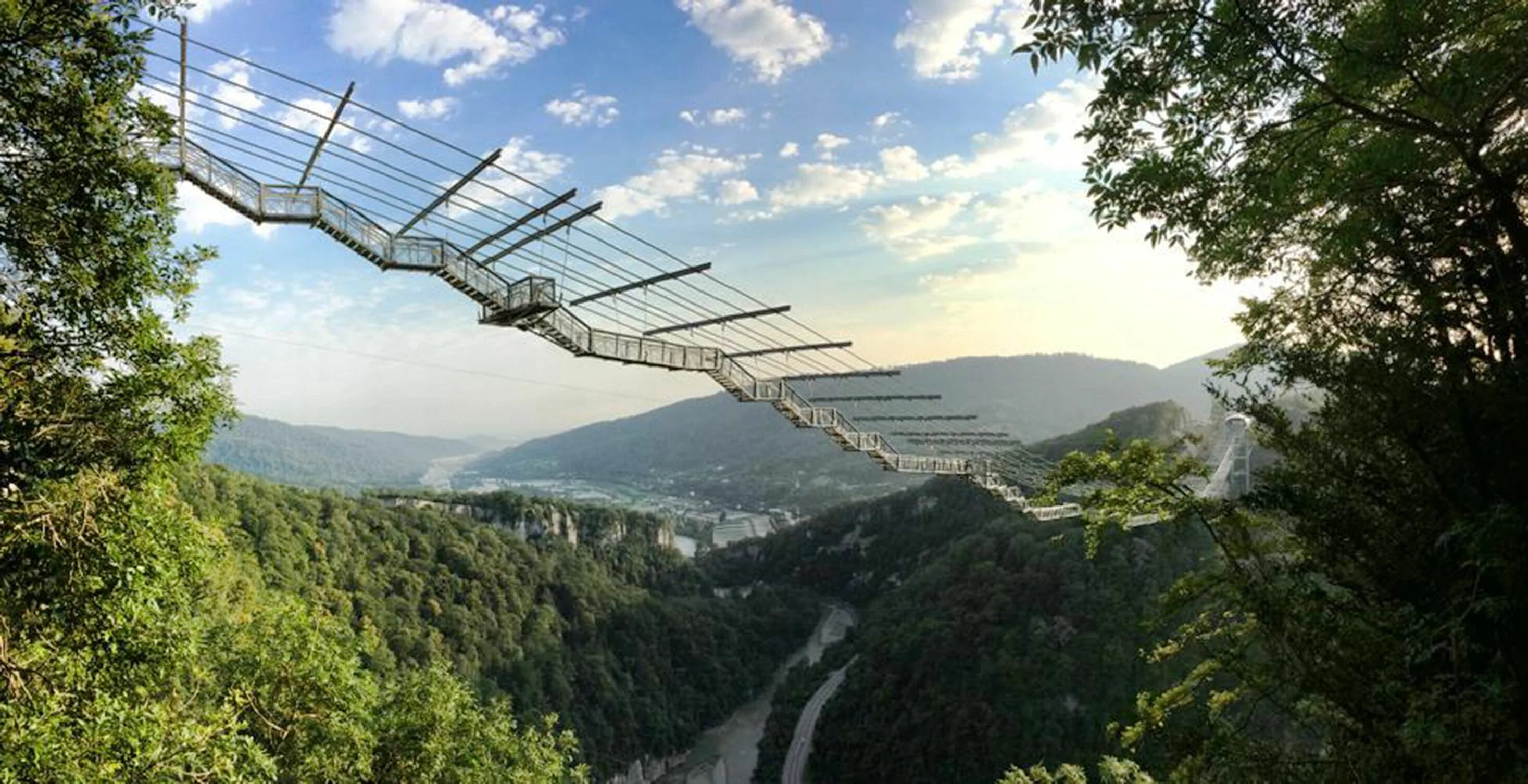 Подвесной мост сочи фото And the award for scariest bridge of the day goes to... Scary bridges, Sky bridg