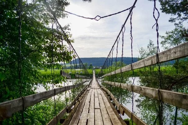 Подвесной мост в велижском районе фото Мост через Сылву и водопад Плакун, Суксунский район. Фото: Дарья Kinder 2020 Пер