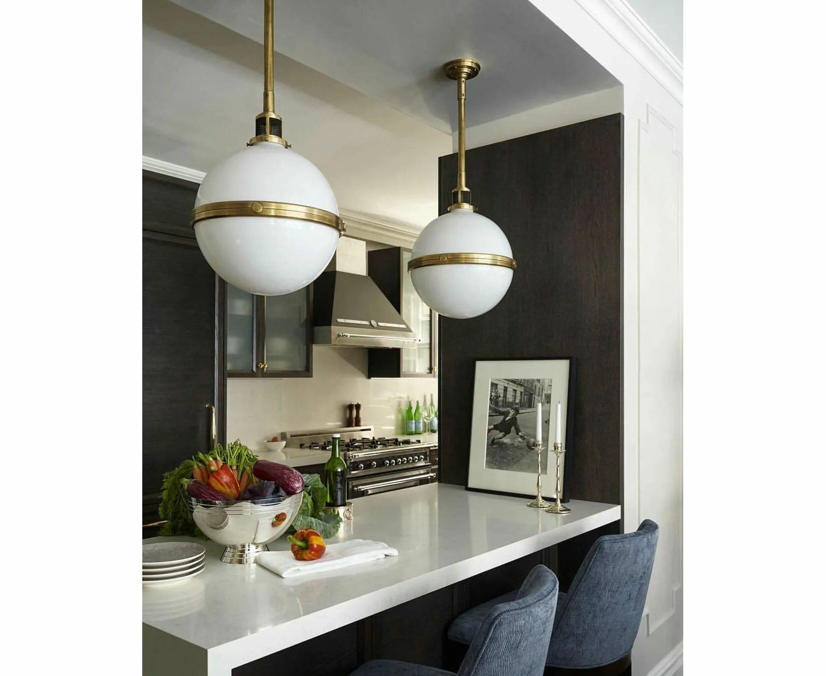 Подвесной светильник в интерьере кухни Подвесной светильник Ralph Lauren Home McCarren Small Globe Pendant