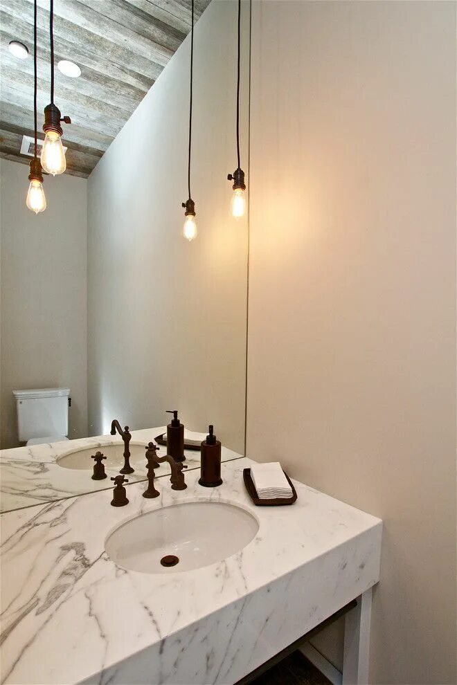 Подвесной светильник в ванную в интерьере Industrial Lighting Inspiration: From Desktop to Chandeliers Bathroom pendant li