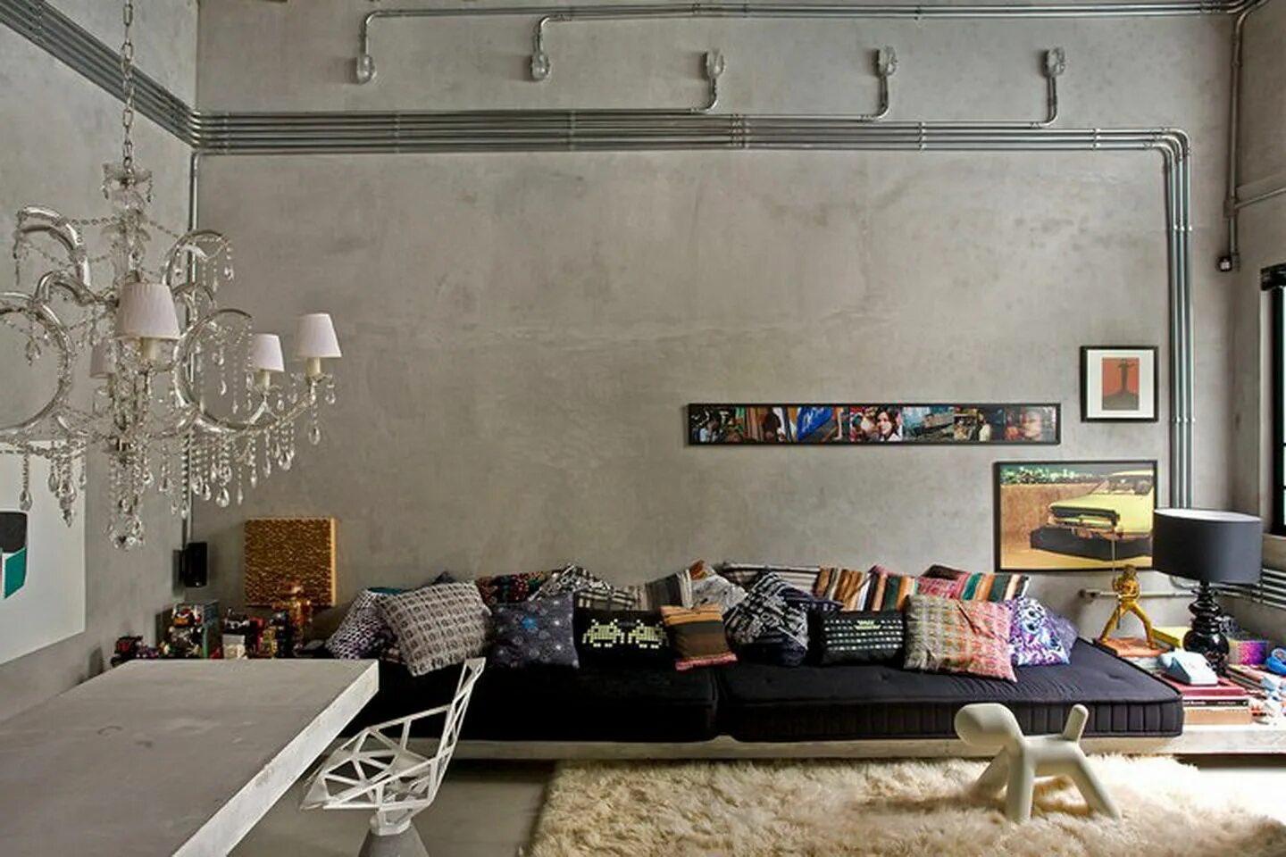 Подвесные стены в интерьере I LOVE this eclectic loft...Here, the balance between warm and cold is achieved 