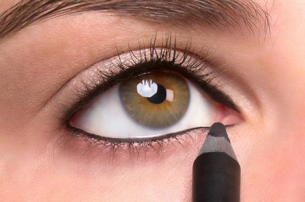 Подводим глаза карандашом фото How to Tightline Eyes Astuce maquillage, Eyeliner, Comment appliquer du mascara