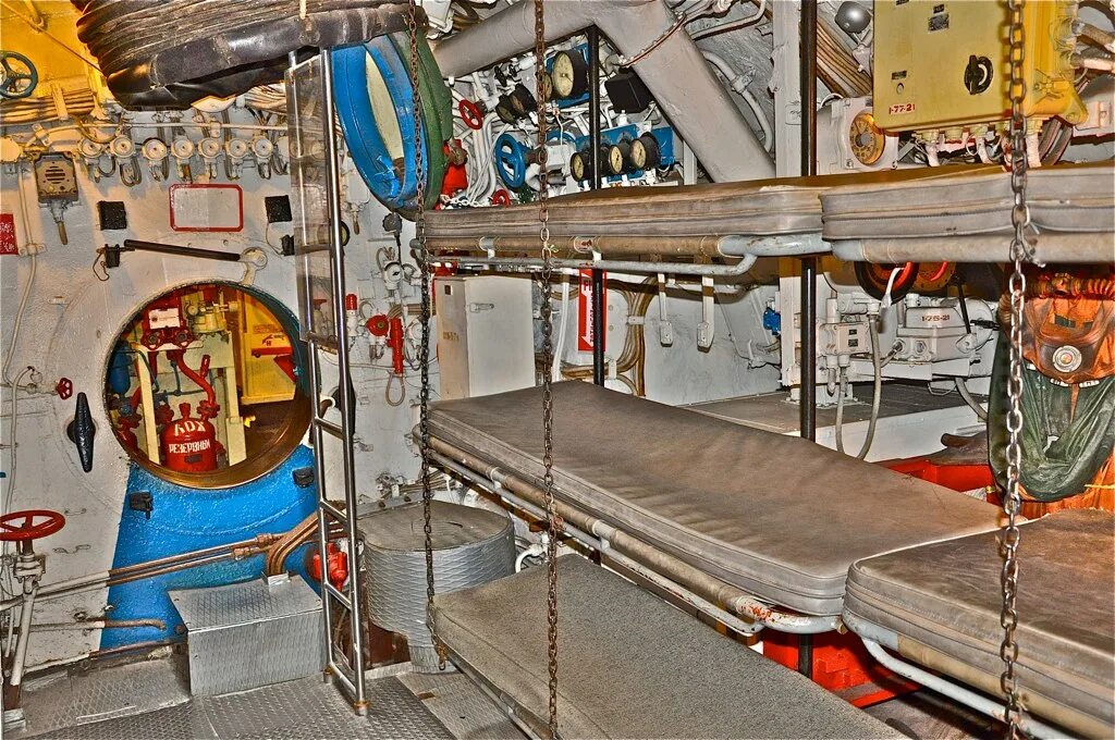 Подводная лодка внутри фото Submarine Sleeping Quarters