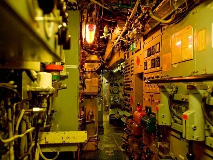 Подводная лодка внутри фото Pin on interiors Submarine, Submarines, Us navy ships