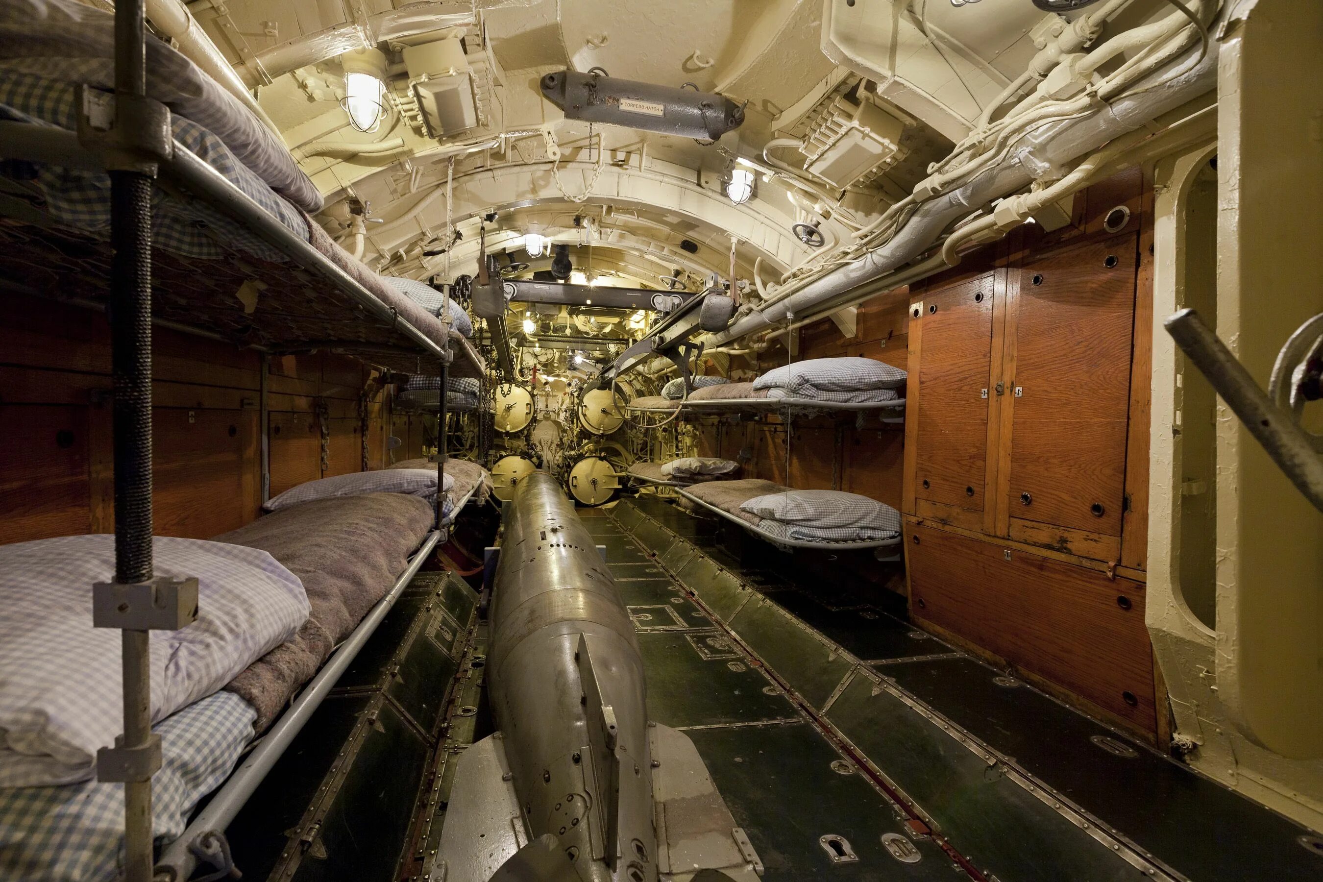 Подводная лодка внутри фото U-Boat Museum of Science and Industry Submarine U-505 - Forward Torpedo Room BFD