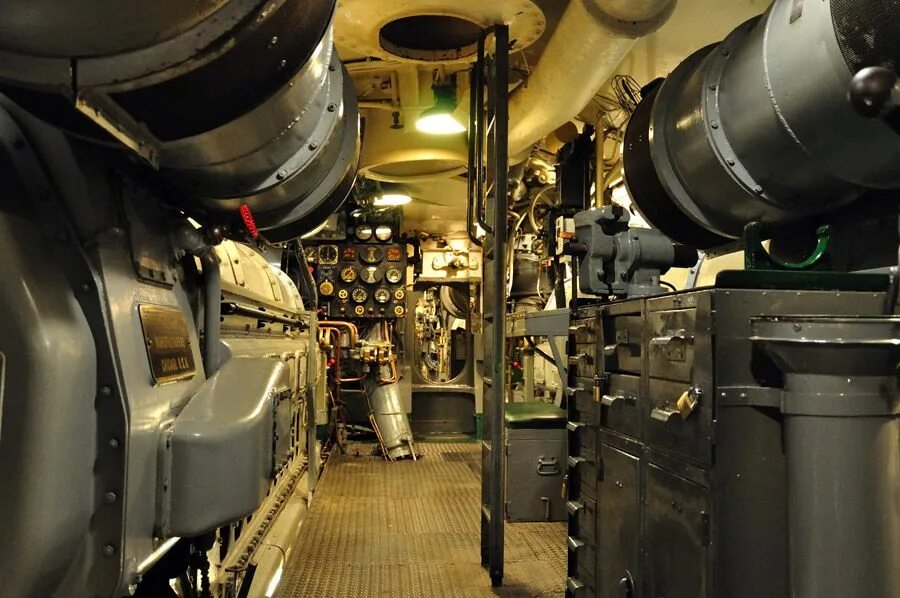 Подводная лодка внутри фото современная и снаружи Climb aboard and see history come to life. Nuclear submarine, Us submarines, Sub