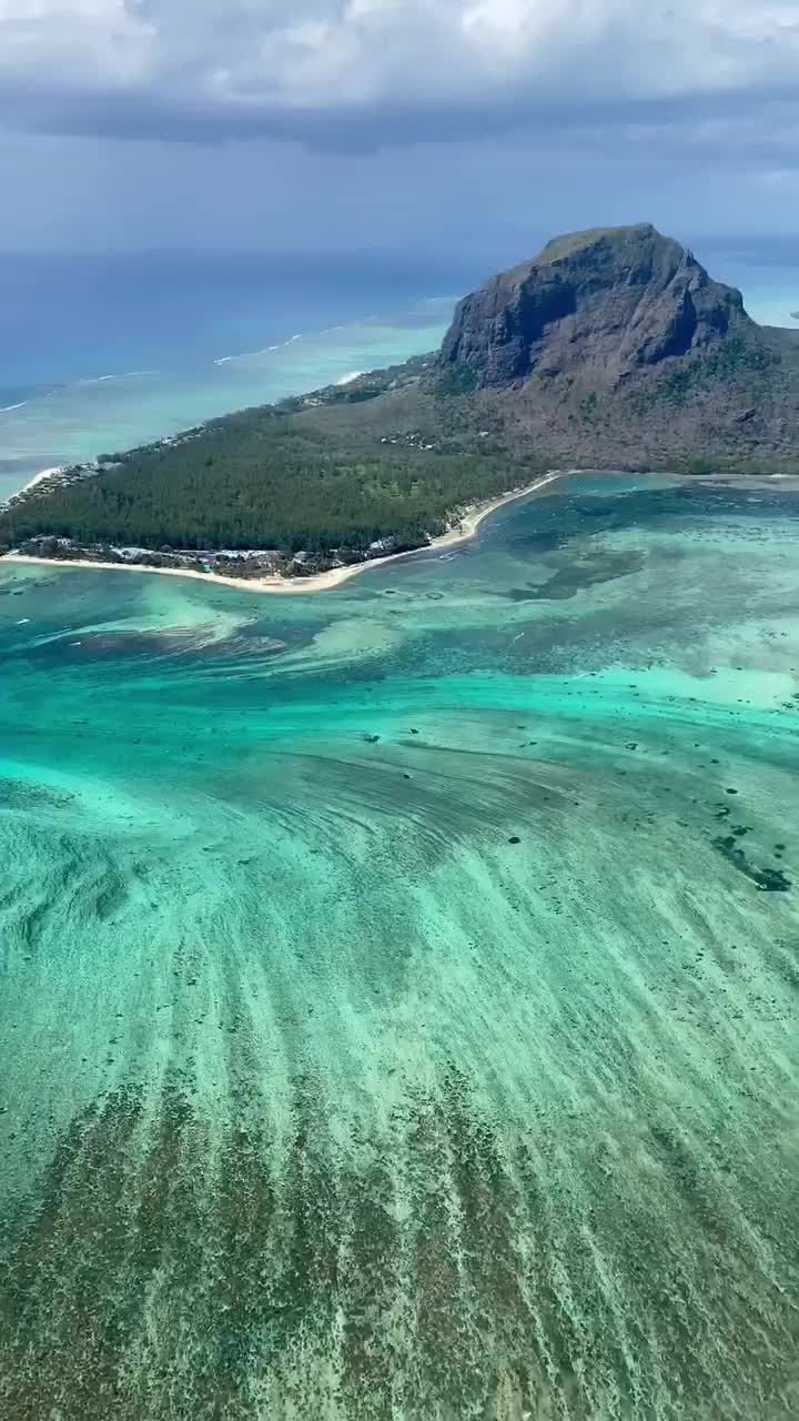 Подводный водопад острова маврикий блэк ривер фото Подводный водопад ле морн брабан - KrasivArt.ru