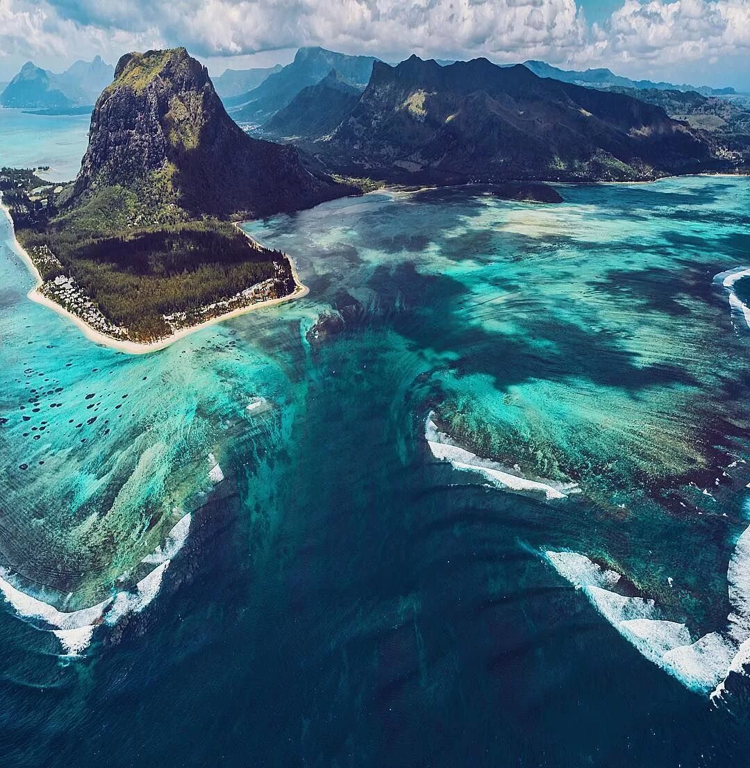 Подводный водопад острова маврикий блэк ривер фото Mauritius Travel See the Underwater waterfall at Le Morne Brabant in Mauritius M