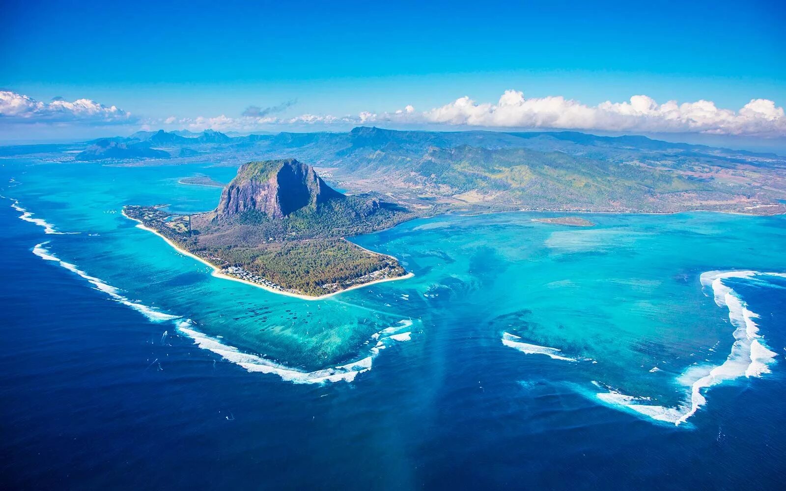 Подводный водопад острова маврикий блэк ривер фото There's an Underwater Waterfall in Mauritius Island travel, Mauritius travel, Dr