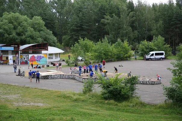 Подзеленье ярославль парк подзеленье фото Волонтеры и спортсмены устроили субботник на улице Подзеленье- Яррег - новости Я