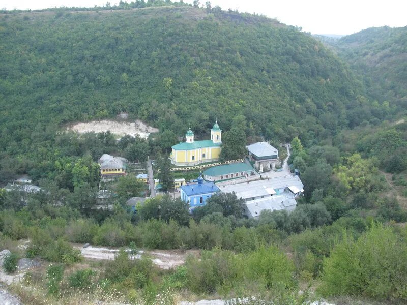 Подземный монастырь республика адыгея майкопский район фото Мужской монастырь в адыгее каменномостском фото YugNash.ru