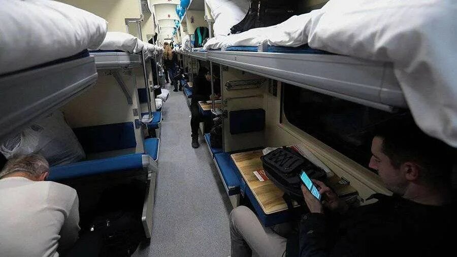 Поезд 068ха фото Новый поезд РЖД с душем и розетками отправился в первый рейс Новости общества Из