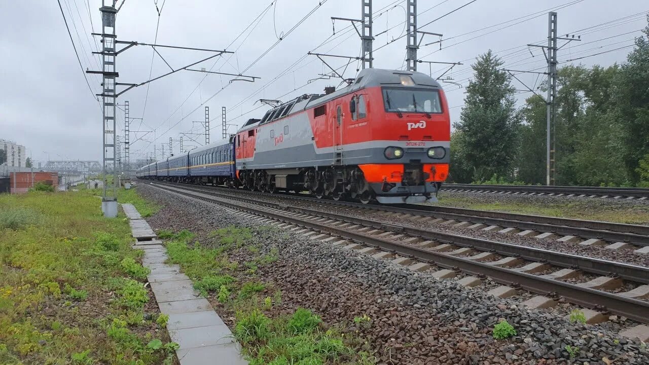 Поезд 160в фото "Рускеальский Экспресс" летит по Москве под ЭП2К-270, поезд 159 Петрозаводск-Мос