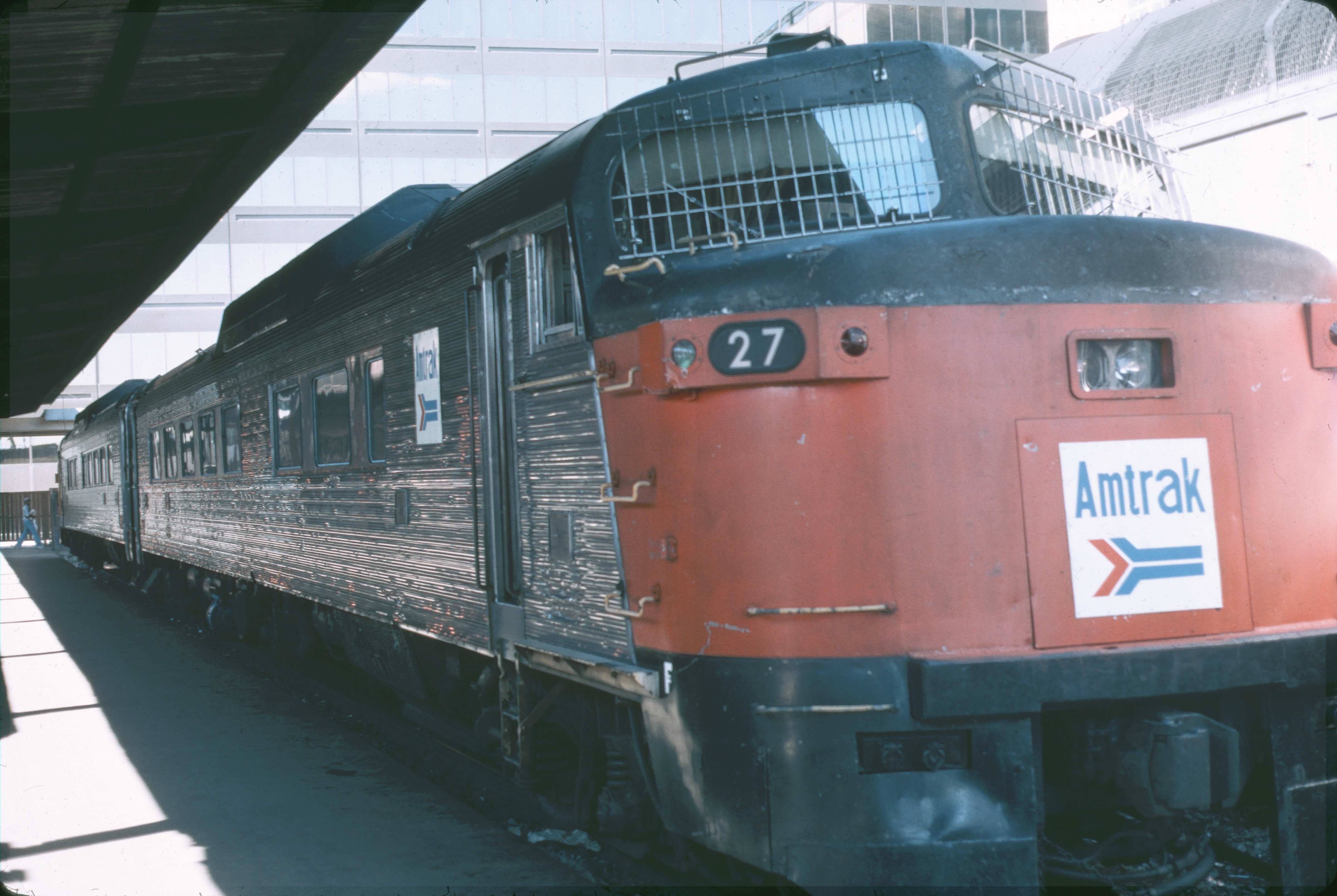 Поезд 377 фото File:Roger Williams trainset at South Station, July 1978.jpg - Wikimedia Commons