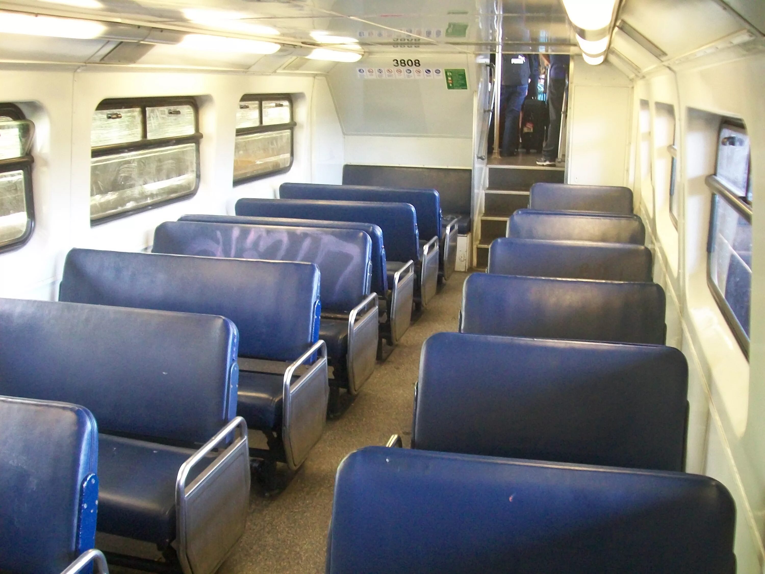 Поезд дальнего следования сидячие места фото File:CityRail LRS Set old seats.jpg - Wikipedia