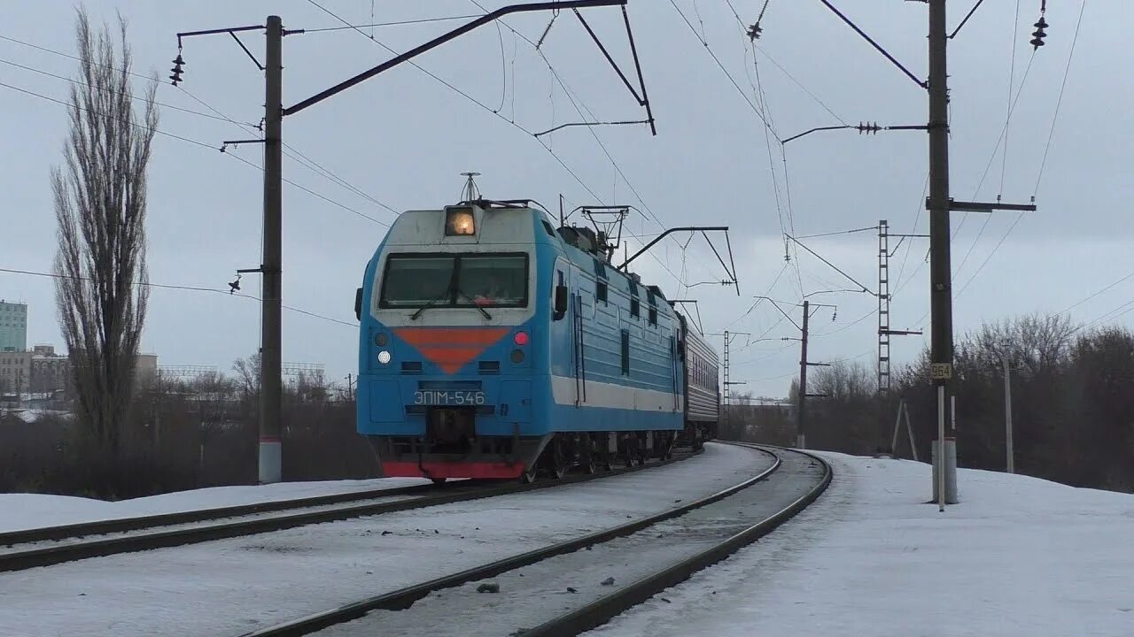 Поезд эльбрус фото "Спасибо бригаде" Электровоз ЭП1М-546 с поездом "Эльбрус" № 61 Нальчик-Москва - 