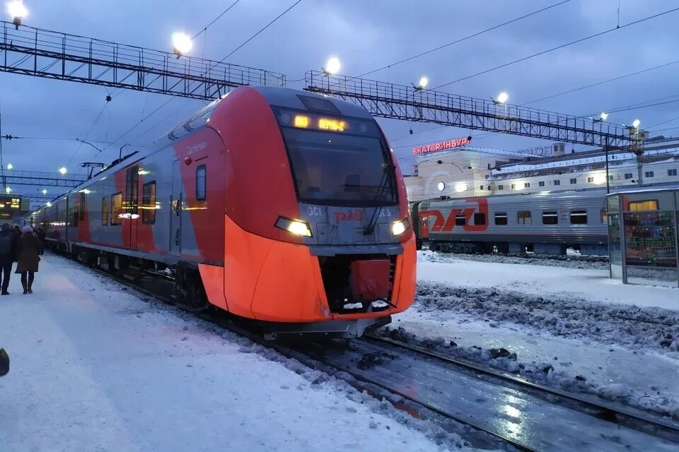 Поезд финист екатеринбург фото Из Перми в Екатеринбург на "Ласточке": бесшумно, но дорого, долго и не комфортно