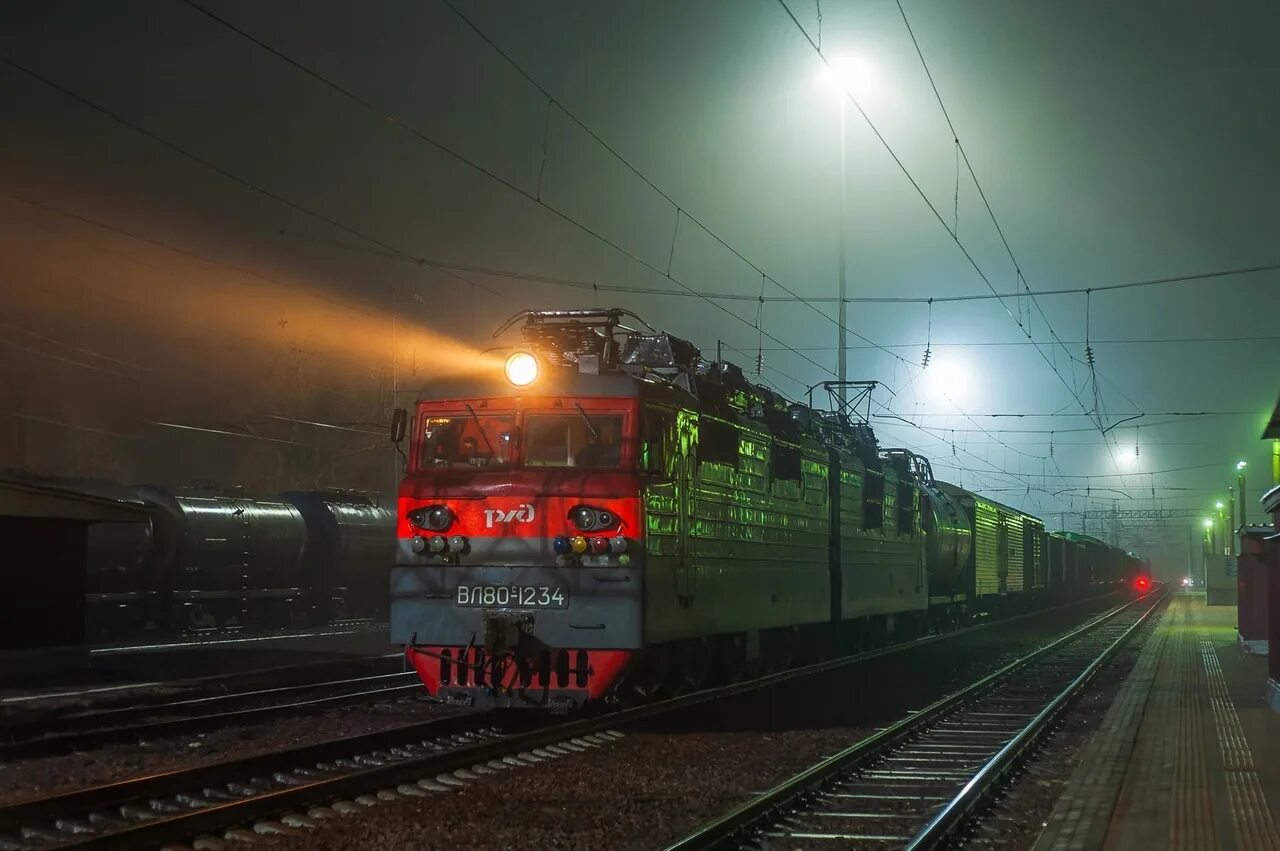 Поезд фото видео VL80S-1234 with freight train, Balashov Pass station. Date: 25.12.2022 2022 Маке