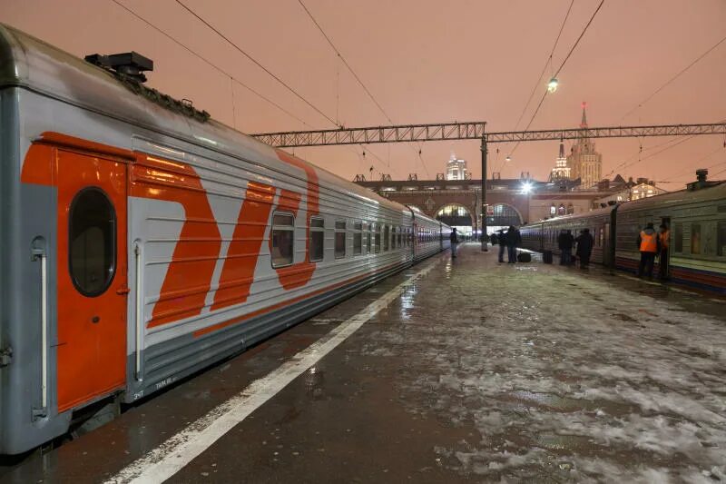 Поезд казанский вокзал фото Фотобанк Компания