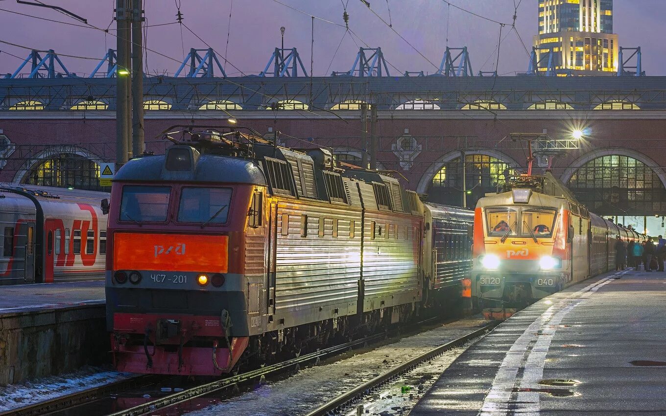 Поезд казанский вокзал фото ЧС7-201 - Photo - RailGallery