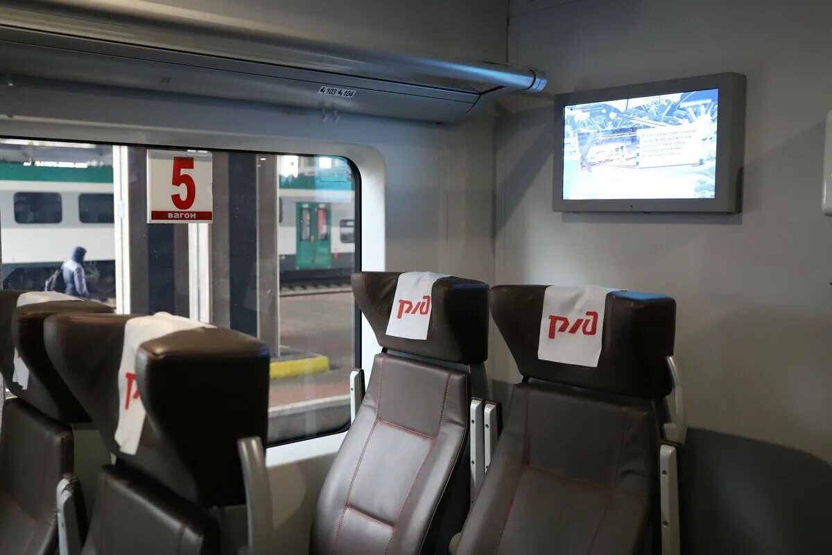 Поезд ласточка минск фото Между Минском и Москвой торжественно запустили скоростные "Ласточки" SOYUZ.BY Дз