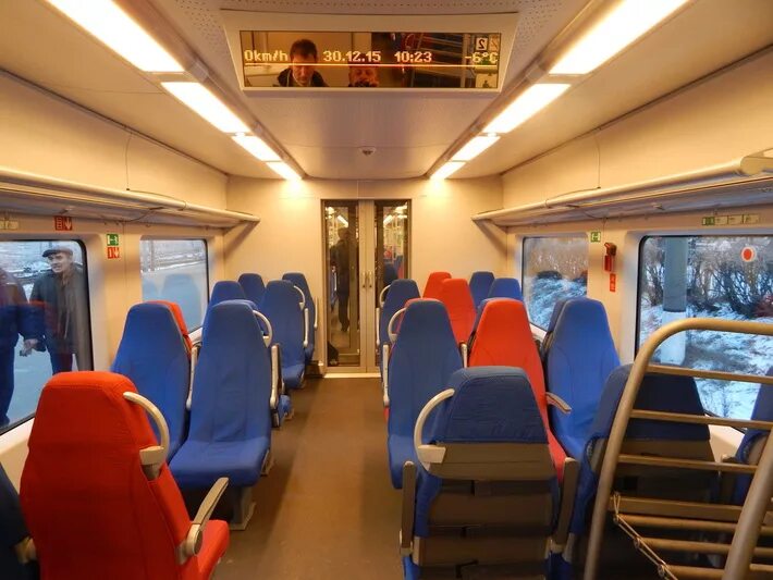 Поезд ласточка санкт петербург фото На направлении Санкт-Петербург—Луга начал рейсы новый скоростной электропоезд "Л