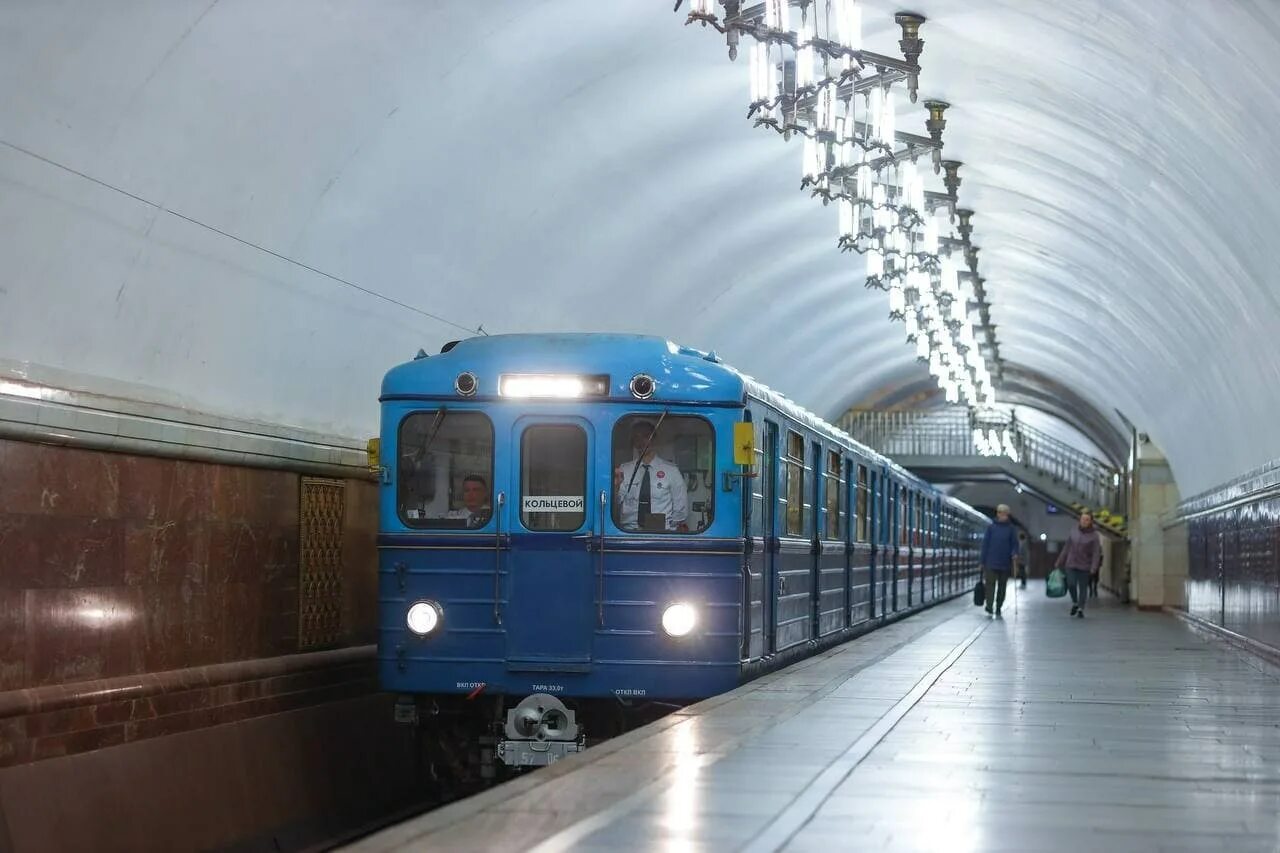 Поезд метро фото Парад поездов на Кольцевой линии