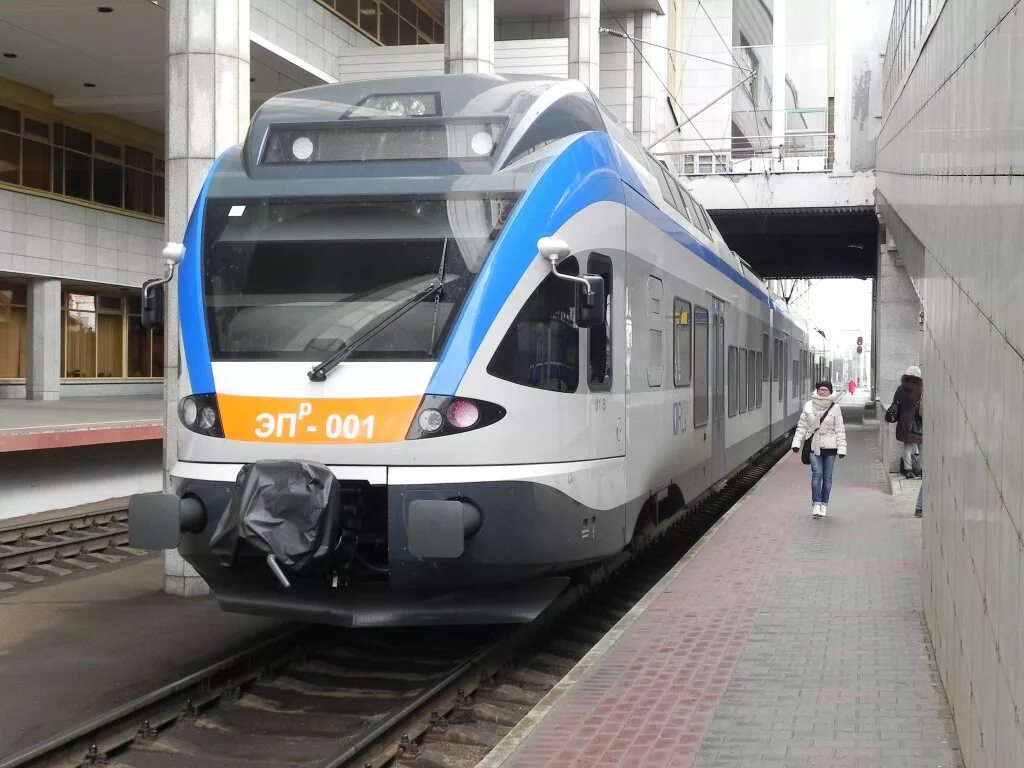 Поезд минск брест фото Der neue Stadler-Flirt der BZD fährt am 30.03.2012 um Punkt 13:02 Uhr aus Schlan