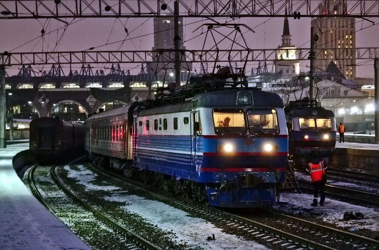 Поезд москва казанский фото Москва вокзал поезда