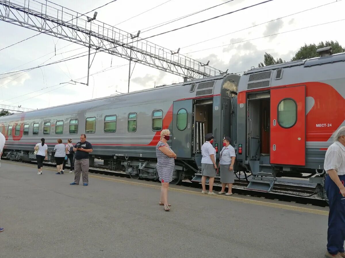 Поезд мурманск адлер фото А почему пассажиры поезда не в масках? А потому, что, к счастью, нет такого прав