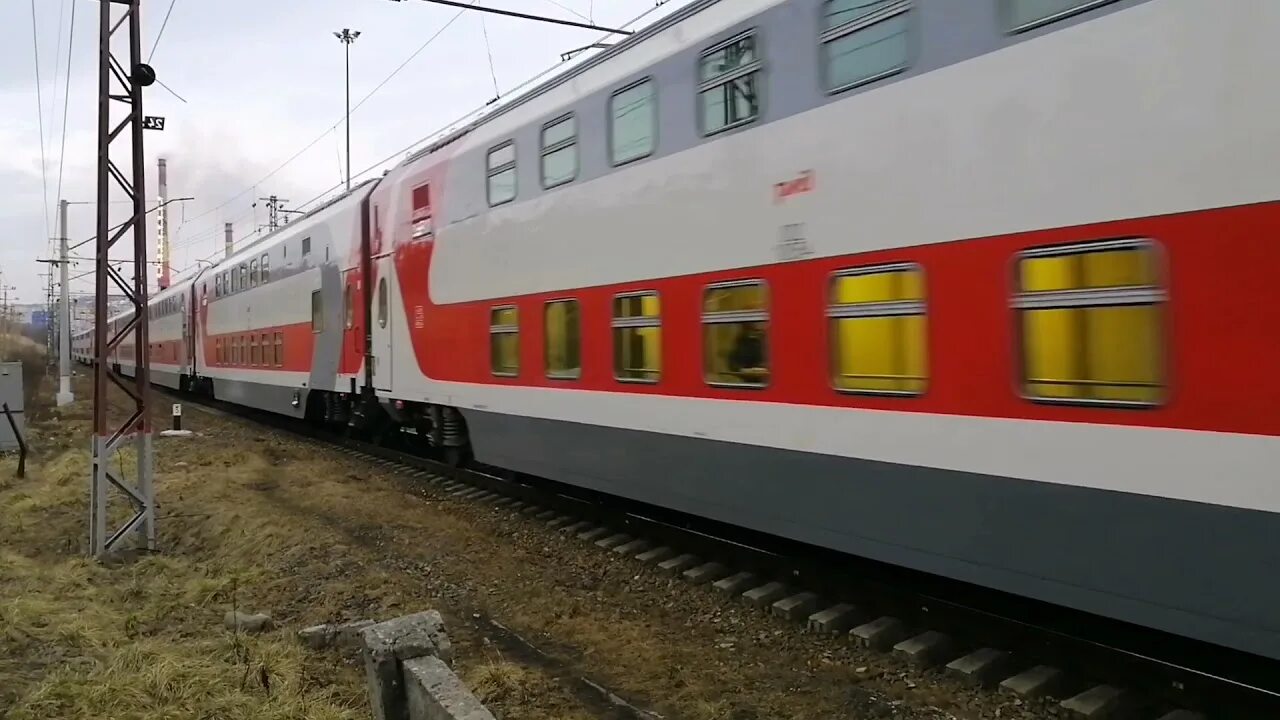 Поезд мурманск санкт петербург фото Прибытие двухэтажного скорого поезда № 22 Санкт-Петербург - Мурманск - YouTube