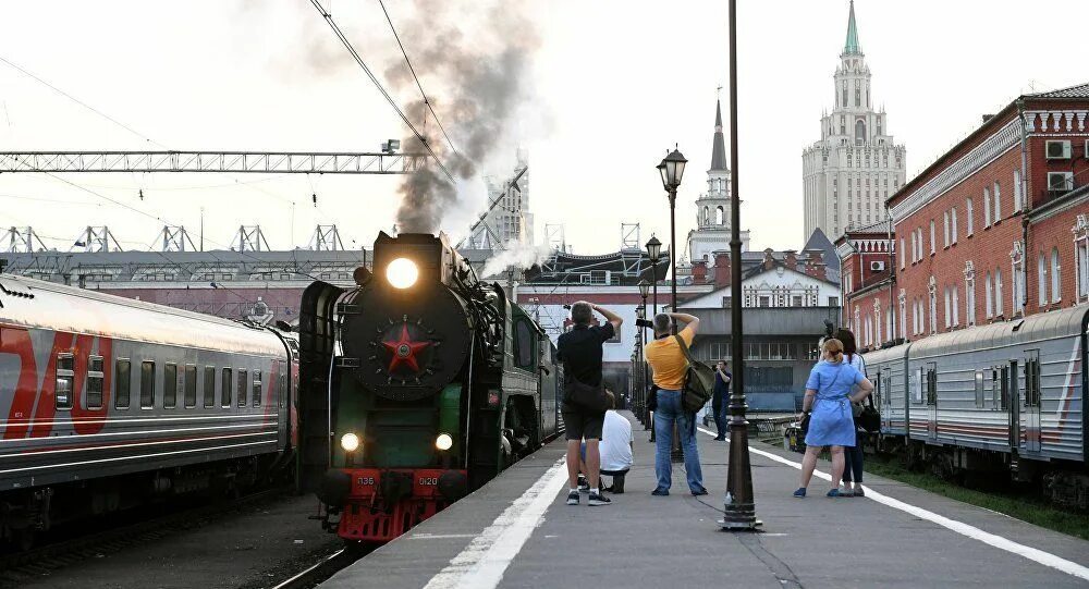 Поезд на вокзале фото De Moscou à Pékin, des touristes de 15 pays voyagent dans le "train impérial" ru