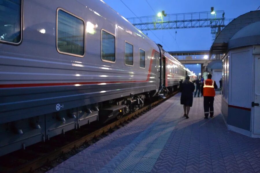 Поезд оренбург москва фото Поезда из Оренбурга в Екатеринбург и Самару отменены из-за коронавируса - Газета