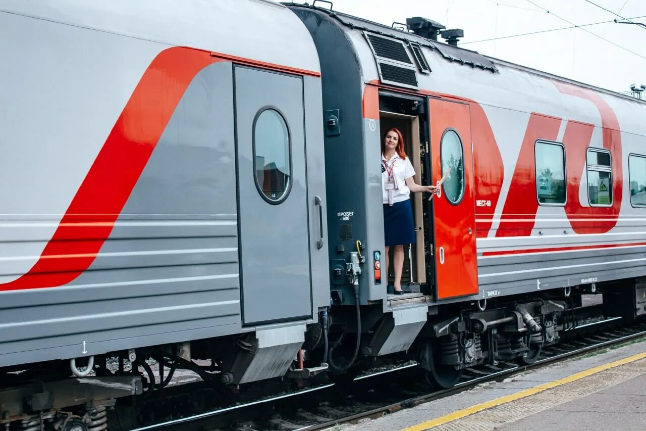 Поезд оренбург москва фото Свердловская пригородная компания