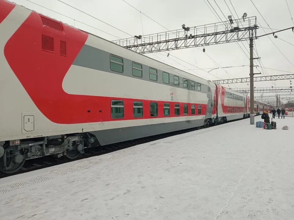 Поезд оренбург санкт петербург фото Пассажиры двухэтажного поезда Москва -Оренбург остались без света и отопления - 