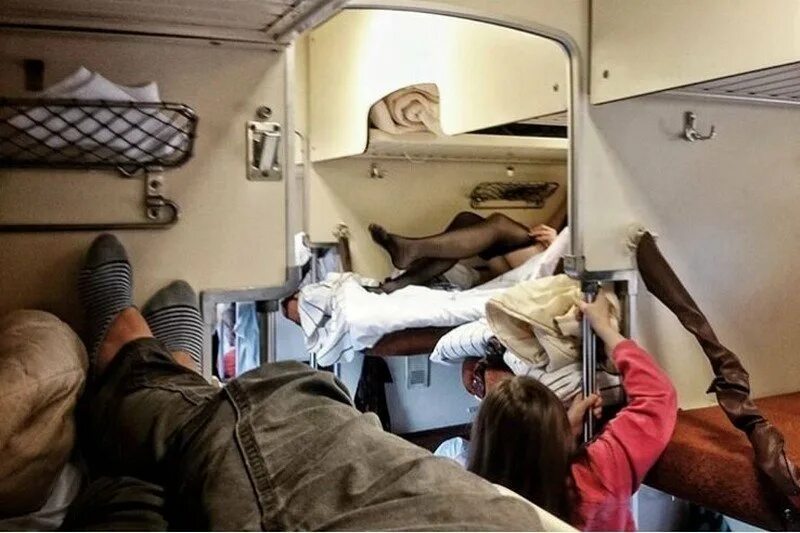 Поезд плацкарт фото приколы Богини плацкарта- девушки, ради которых можно проехать свою станцию 14.jpg - Мол