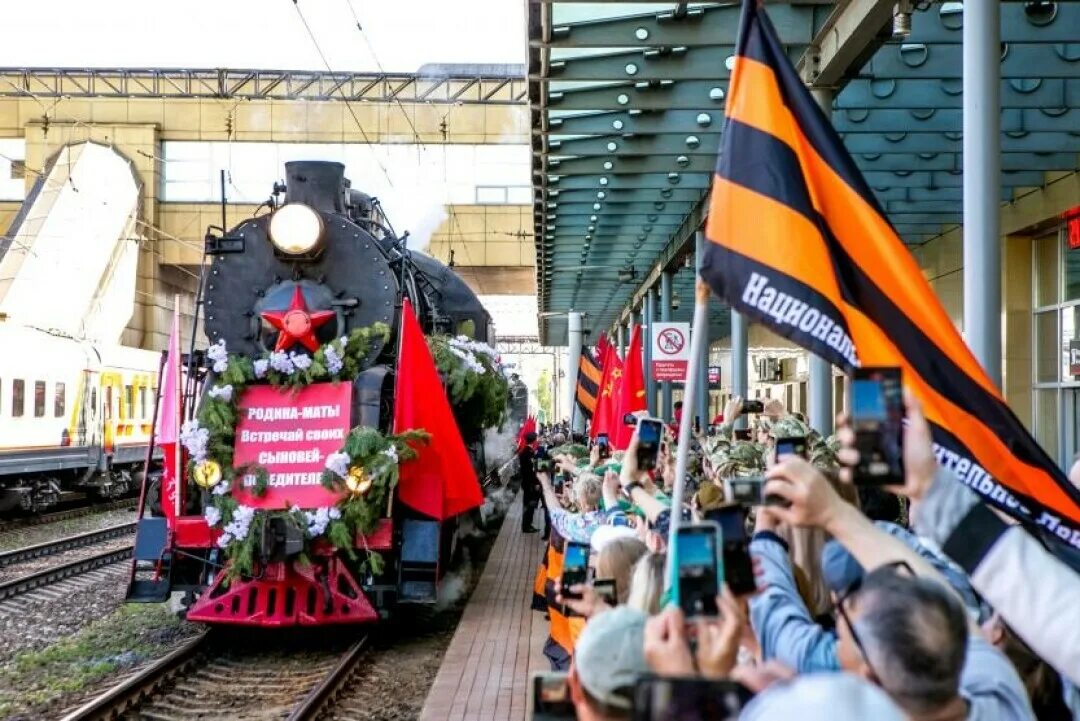 Поезд победы фото В Уфу прибудет "Паровоз Победы" Sobaka.ru