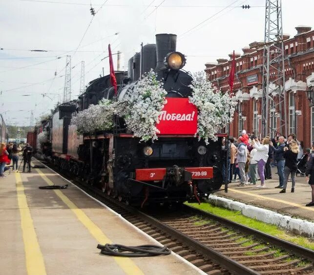 Поезд победы фото В Краснодаре на перроне вокзала провели концерт у ретро-поезда "Победа" - Южные 