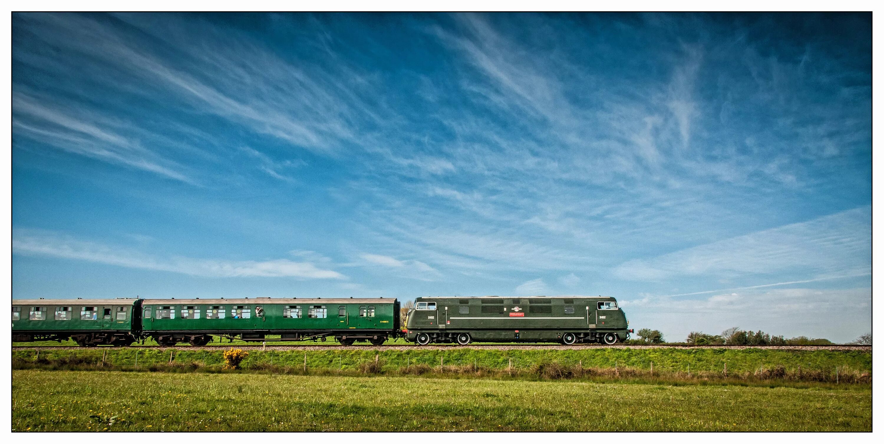 Поезд полки фото Wallpaper : sky, grassland, cloud, nature, green, prairie, plain, transport, rur