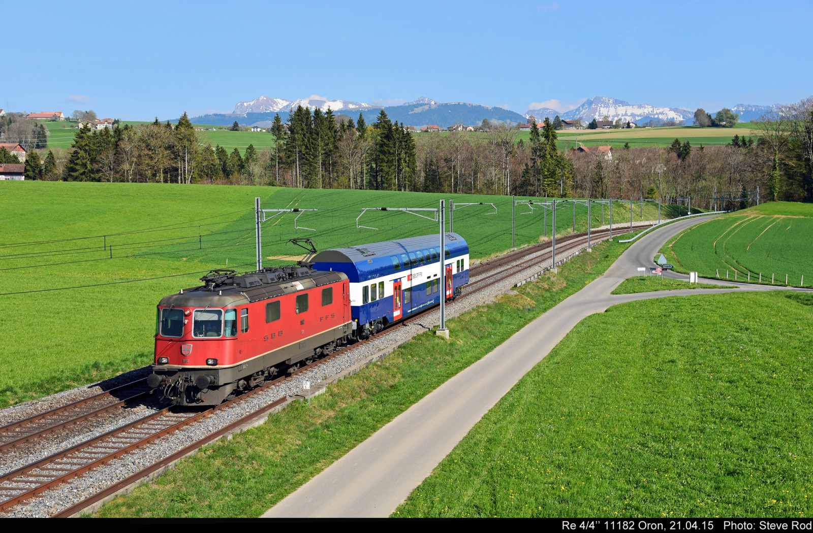 Поезд полки фото Wallpaper : landscape, hill, grass, sky, vehicle, train, lion, cargo, Bombardier