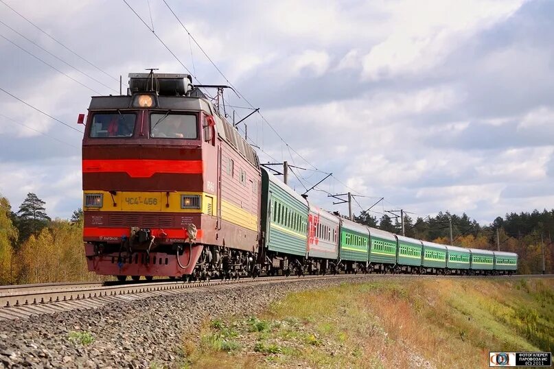 Поезд поволжье фото Электровоз ЧС4Т-456 с поездом № 133 Казань - Санкт-Петербург на перегоне Юдино -