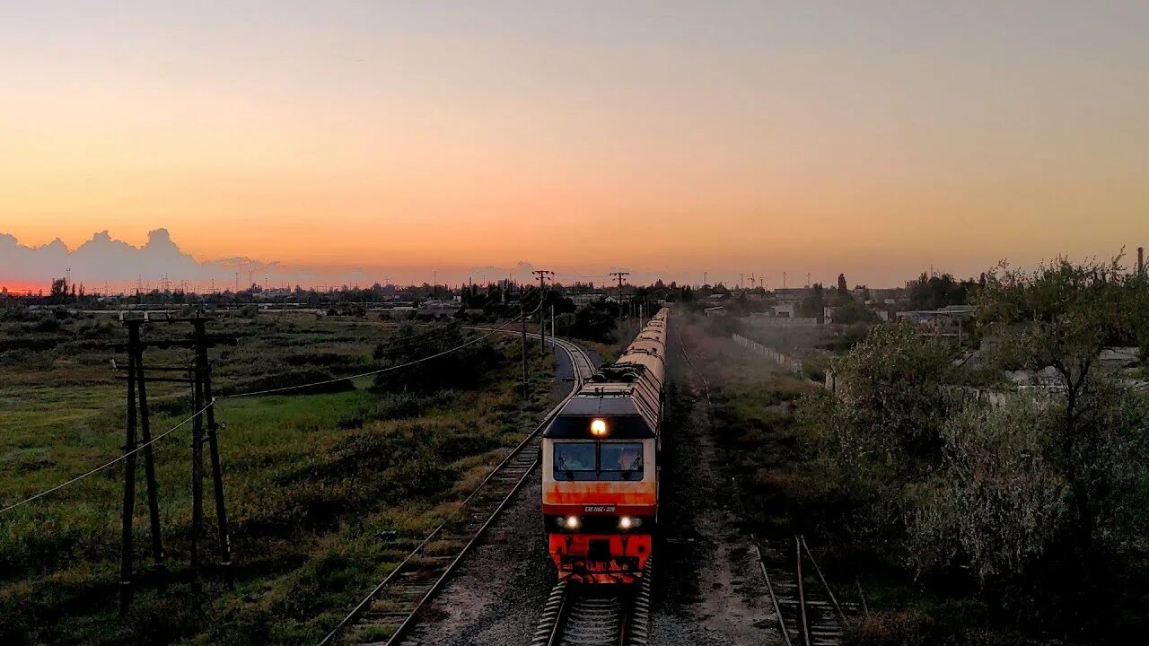 Поезд санкт петербург евпатория фото В Лучах Осеннего Заката!" ТЭП70БС с поездом "Таврия" 180С/179С Евпатория - Санкт