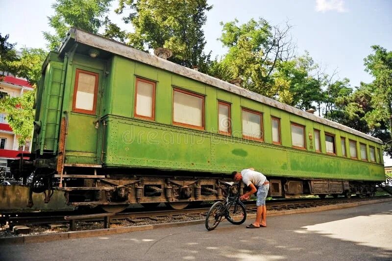 Поезд сталина фото Stalin Train Wagon in Gori Museum Editorial Photography - Image of green, people