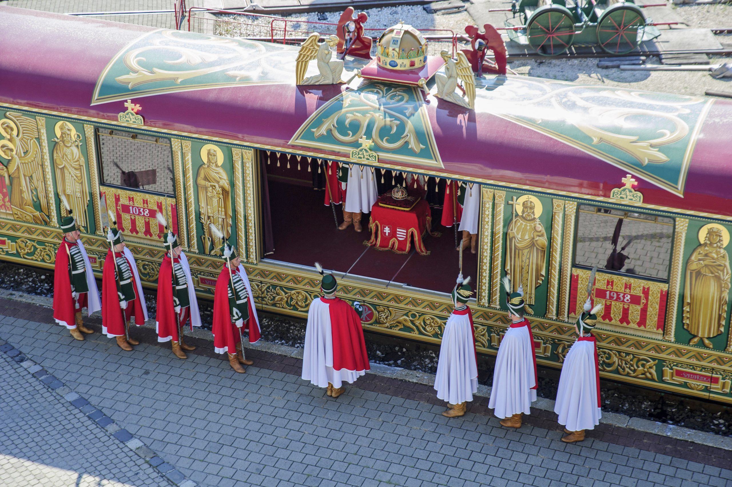 Поезд святого пантелеймона фото State Foundation Day: Legendary "Golden Train" on Exhibition - Hungary Today