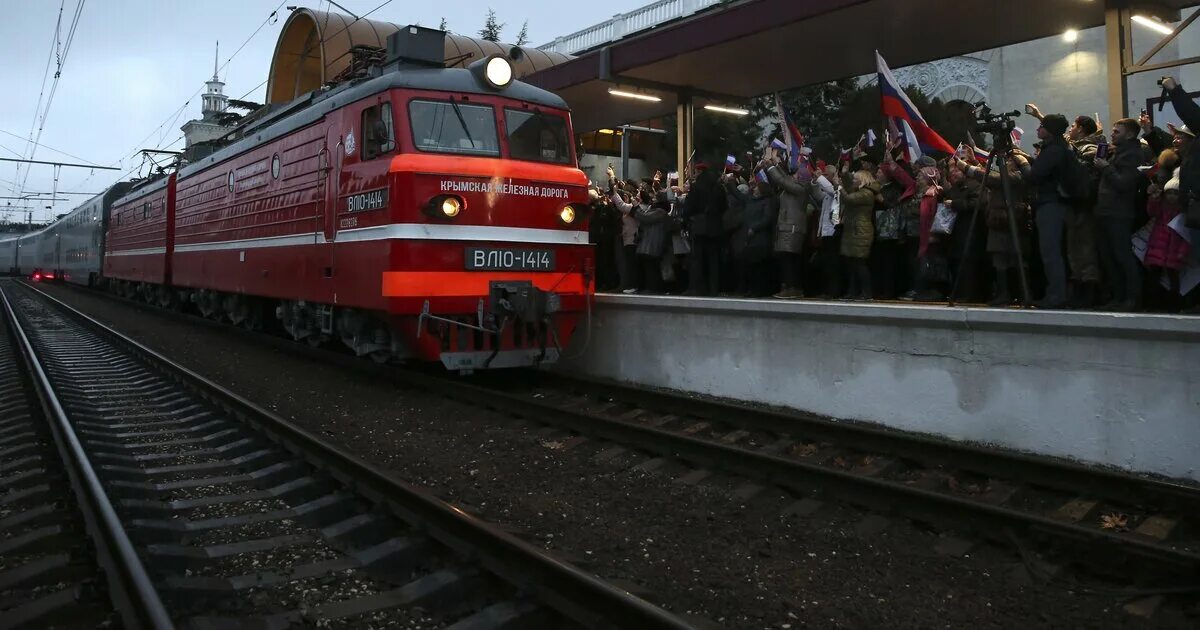 Поезд таврида фото Первый пассажирский поезд из Москвы прибыл в Крым - Москва 24, 26.12.2019