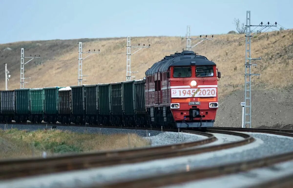 Поезд товарняк фото Азербайджан отправил первый агроэкспресс в Россию