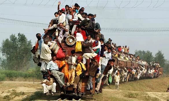 Поезд в индии с людьми фото ride a train in India Train, India funny, India