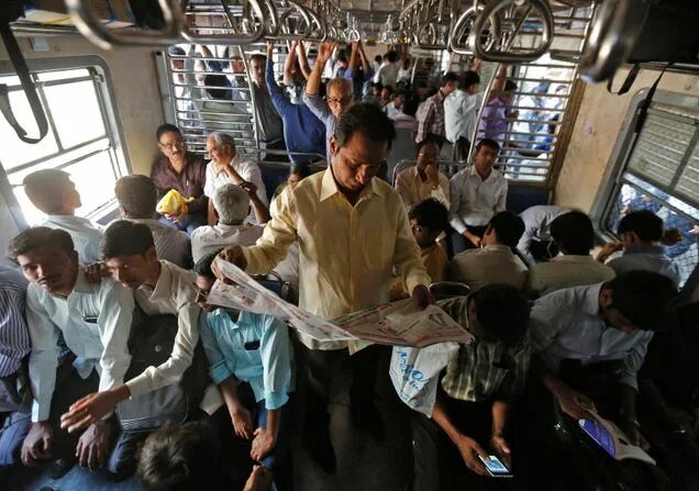 Поезд в индии с людьми фото Mumbai residents have India's cheapest public transport—because their city spend