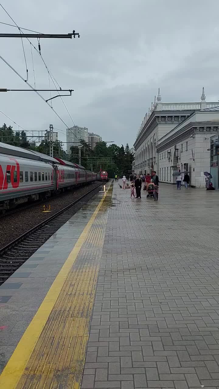 Поезд владикавказ адлер фото Железнодорожные и автомобильные путешествия Прибытие пасс. поезда 680 Адлер - Вл