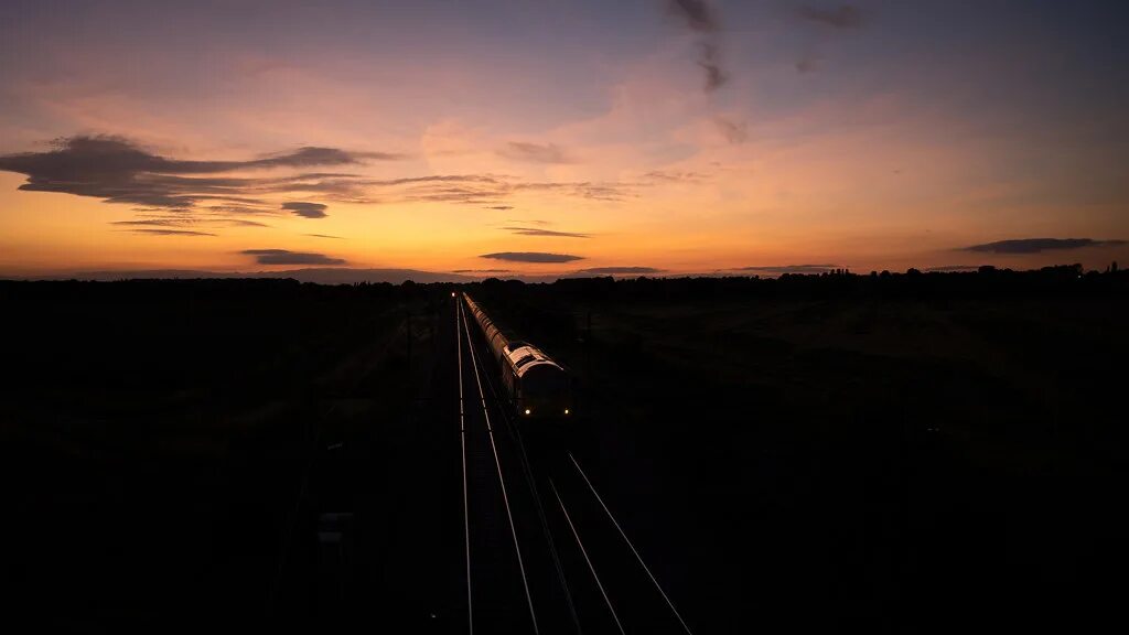 Поезд закат фото Sunset Oil After a wonderful summer evening train watching. Flickr